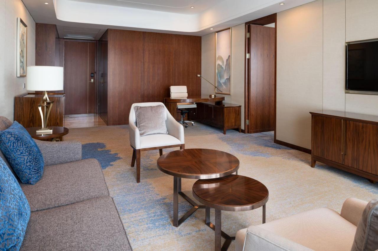 Sheraton Zhanjiang Hotel Exterior foto